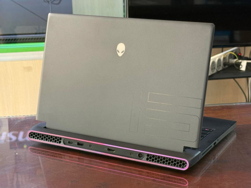 Dell Alienware m15 R6 / Core i7-11800H 2.3GHz / Ram 16GB /512GB /RTX 3060 6GB /15.6” 165Hz