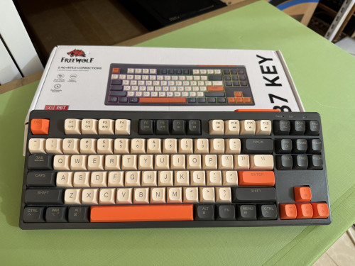 FreeWolf Bluetooth + Wireless 2.4G Keyboard