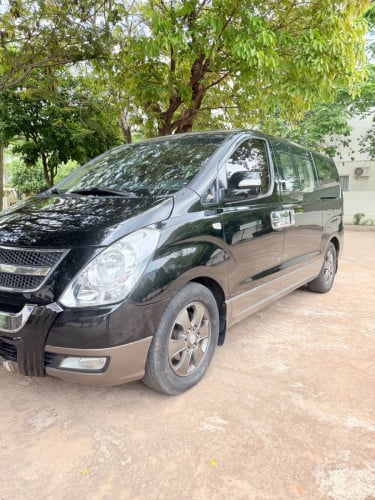 Hyundai Starex 09 HVX full option