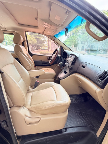 Hyundai Starex 09 HVX full option