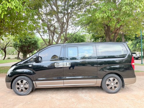 Hyundai Starex 09 HVX full option