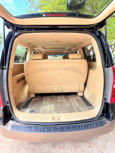 Hyundai Starex 09 HVX full option