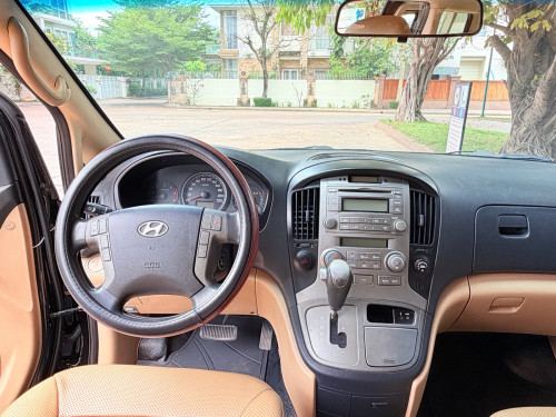 Hyundai Starex 09 HVX full option