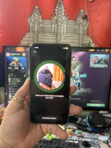 iPhone 11 Pro Max / 256g / មានស្កេន / អេក្រង់ហ្សុីន លក់តំលៃក្រោមក្រោមទីផ្សារ 215$ ដាច់