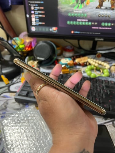 iPhone 11 Pro Max / 256g / មានស្កេន / អេក្រង់ហ្សុីន លក់តំលៃក្រោមក្រោមទីផ្សារ 215$ ដាច់
