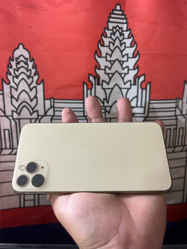iPhone 11 Pro Max / 256g / មានស្កេន / អេក្រង់ហ្សុីន លក់តំលៃក្រោមក្រោមទីផ្សារ 215$ ដាច់