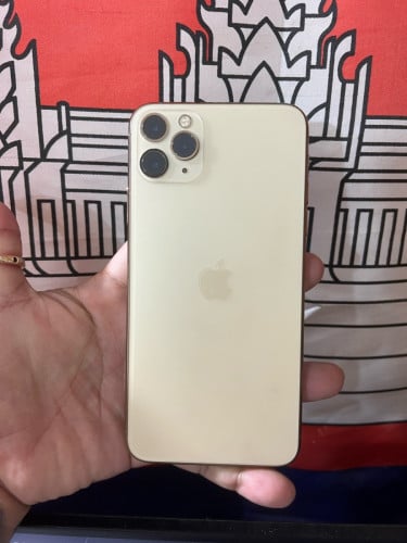 iPhone 11 Pro Max / 256g / មានស្កេន / អេក្រង់ហ្សុីន លក់តំលៃក្រោមក្រោមទីផ្សារ 215$ ដាច់