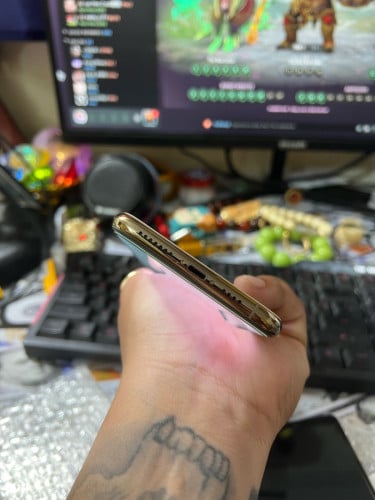 iPhone 11 Pro Max / 256g / មានស្កេន / អេក្រង់ហ្សុីន លក់តំលៃក្រោមក្រោមទីផ្សារ 215$ ដាច់