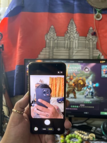 iPhone 11 Pro Max / 256g / មានស្កេន / អេក្រង់ហ្សុីន លក់តំលៃក្រោមក្រោមទីផ្សារ 215$ ដាច់