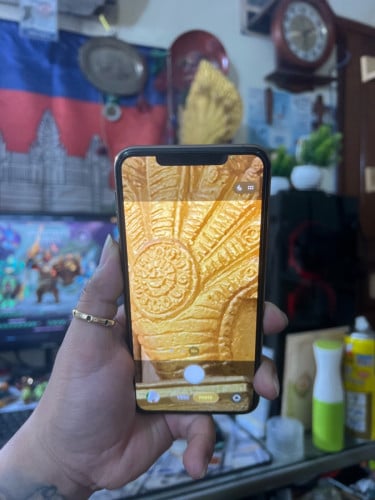 iPhone 11 Pro Max / 256g / មានស្កេន / អេក្រង់ហ្សុីន លក់តំលៃក្រោមក្រោមទីផ្សារ 215$ ដាច់