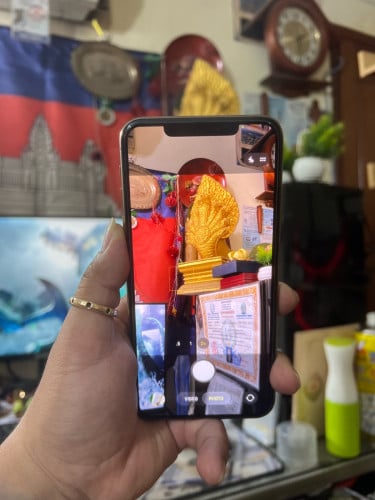 iPhone 11 Pro Max / 256g / មានស្កេន / អេក្រង់ហ្សុីន លក់តំលៃក្រោមក្រោមទីផ្សារ 215$ ដាច់
