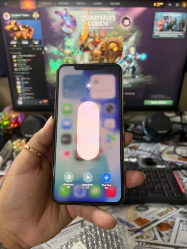 iPhone 11 Pro Max / 256g / មានស្កេន / អេក្រង់ហ្សុីន លក់តំលៃក្រោមក្រោមទីផ្សារ 215$ ដាច់