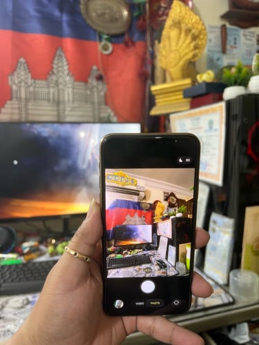 iPhone 11 Pro Max / 256g / មានស្កេន / អេក្រង់ហ្សុីន លក់តំលៃក្រោមក្រោមទីផ្សារ 215$ ដាច់