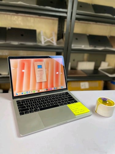Macbook Pro Year2019 Touch Bar i7-16G