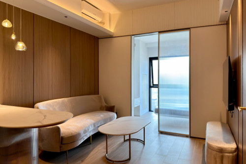 Modern 2 Bedrooms Condo with River Views