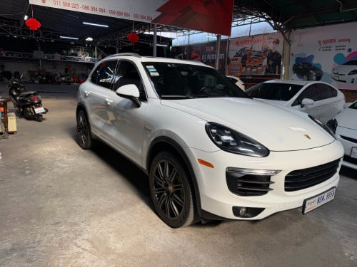 Porsche Cayenne S hybrid Full Option 2016 ផ្លាកលេខ ទើបកាត់បានម្ចាស់ដើម