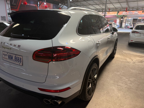 Porsche Cayenne S hybrid Full Option 2016 ផ្លាកលេខ ទើបកាត់បានម្ចាស់ដើម