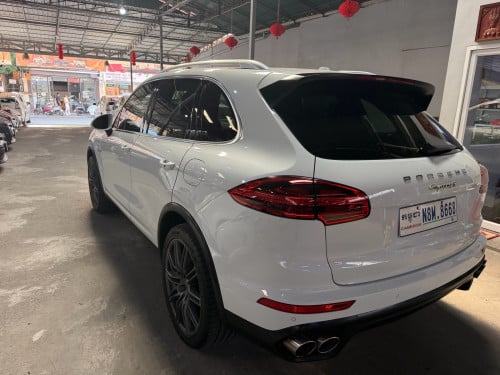 Porsche Cayenne S hybrid Full Option 2016 ផ្លាកលេខ ទើបកាត់បានម្ចាស់ដើម