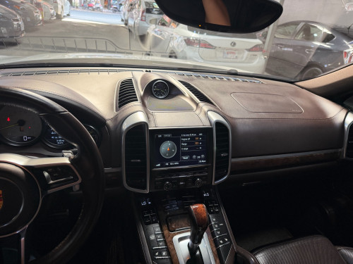 Porsche Cayenne S hybrid Full Option 2016 ផ្លាកលេខ ទើបកាត់បានម្ចាស់ដើម
