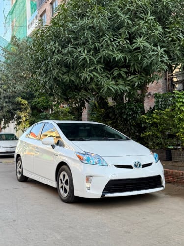 Prius 2014 Option 3 ឡានស្អាតលាស់