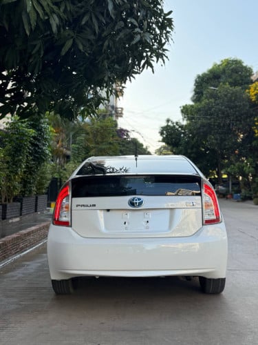Prius 2014 Option 3 ឡានស្អាតលាស់