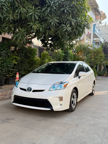 Prius 2014 Option 3 ឡានស្អាតលាស់