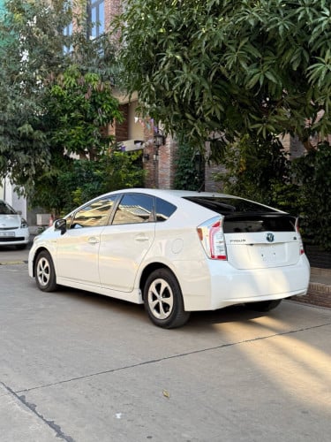 Prius 2014 Option 3 ឡានស្អាតលាស់