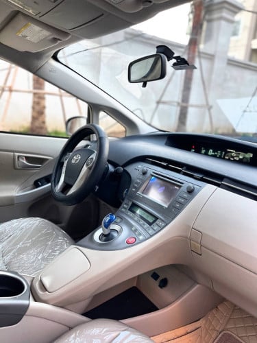 Prius 2014 Option 3 ឡានស្អាតលាស់