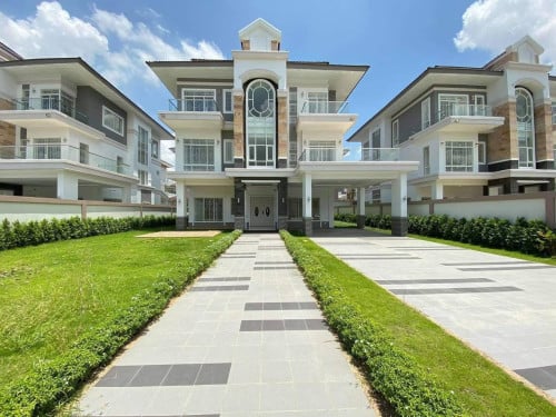 Queen 6 Bedrooms Villa for RENT in Peng Huoth 60M near AEON 3