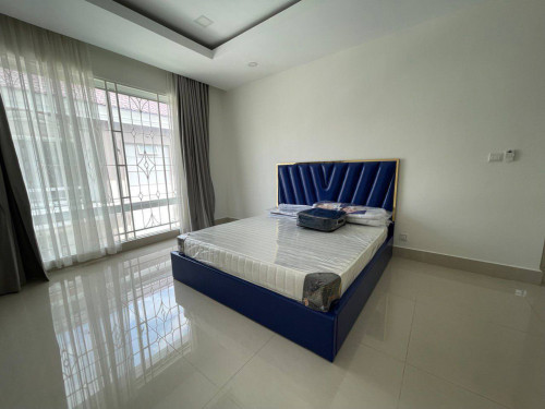 Queen 6 Bedrooms Villa for RENT in Peng Huoth 60M near AEON 3