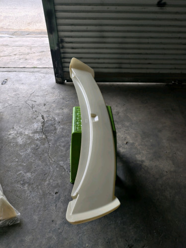 Spoiler Toyota vitz