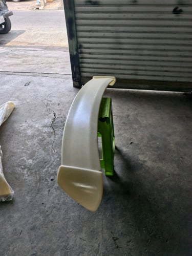 Spoiler Toyota vitz