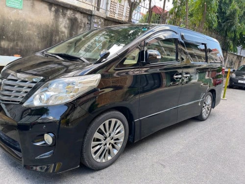 Toyota alphard 2010 with FULL INSURANCE