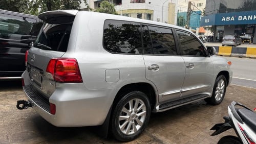 Toyota Land Cruiser 2012
