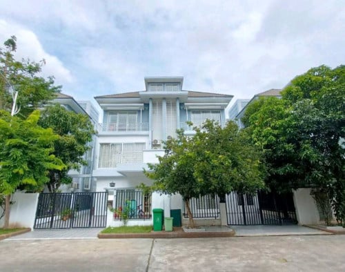 Twins Villa For Rent / Borey Peng Huoth Bueng Snor