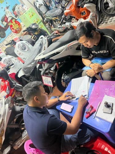ហាងម៉ូតូសាងសេរីរ័ត្ន មានលក់បង់រំលាស់ម៉ូតូគ្រប់ប្រភេទ លក់ទិញដាច់វ៉ៃដូរគ្រប់សេវាកម្ម