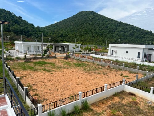 ដី នៅទំនប់ម្លេច កំពត