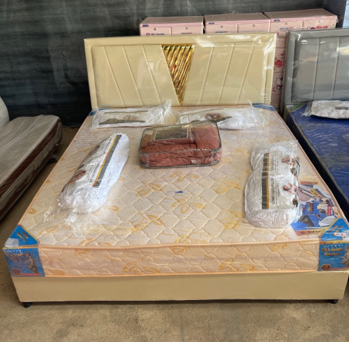 គ្រែ 1.8mx2.0m = 100$   គ្រែ + ពូក កំរាស់2តឹក 1.8mx2.0m =190$