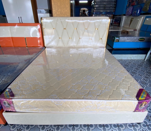គ្រែ ម៉ូតថ្មី (អត់ចុងជើង)1.8mx2.0m តម្លៃ170$        គ្រែ+ពូក កំរាស់2តឹក តម្លៃ 265$