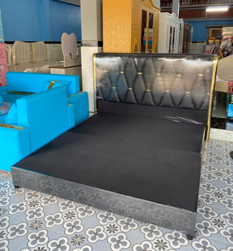 គ្រែ ម៉ូតថ្មី (អត់ចុងជើង)1.8mx2.0m តម្លៃ170$        គ្រែ+ពូក កំរាស់2តឹក តម្លៃ 265$