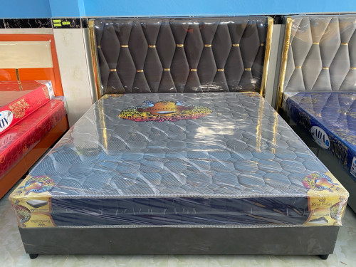 គ្រែ ម៉ូតថ្មី (អត់ចុងជើង)1.8mx2.0m តម្លៃ170$        គ្រែ+ពូក កំរាស់2តឹក តម្លៃ 265$