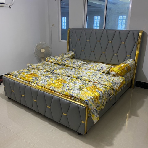 គ្រែ ម៉ូតថ្មី (មានចុងជើង) 1.8mx2.0m តម្លៃ190$         គ្រែ+ពូក កំរាស់2តឹក តម្លៃ285$
