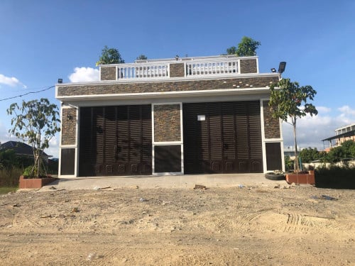 ផ្ទះលំហែលក់បន្ទាប់ តម្លៃ 16**** ចរចាបានបងបង ទំហំ 9m*27