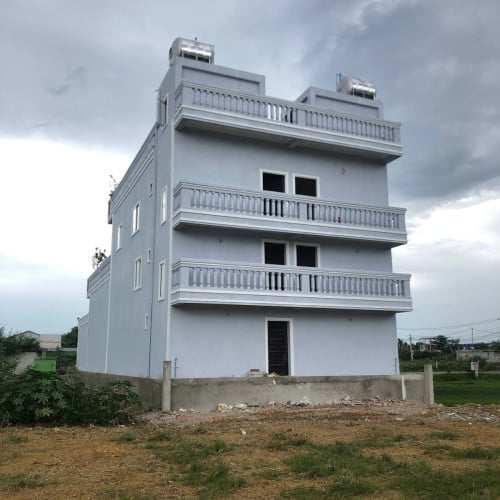 ផ្ទះលំហែលក់បន្ទាប់ តម្លៃ 16**** ចរចាបានបងបង ទំហំ 9m*27