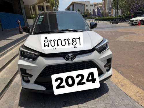 ឡានលក់ឆ្នាំ2024ដំបួលខ្មៅសោពីរគ្រាប់លក់19800$-016444430