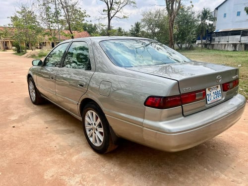 លក់ប្រញ៉ាប់លុយ​ 99 ឡានថ្មី