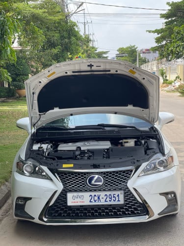 លក់ CT 200H ឆ្នាំ 2011 Full Premium