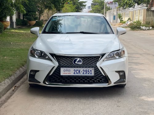 លក់ CT 200H ឆ្នាំ 2011 Full Premium