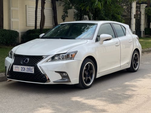 លក់ CT 200H ឆ្នាំ 2011 Full Premium