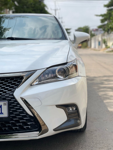 លក់ CT 200H ឆ្នាំ 2011 Full Premium